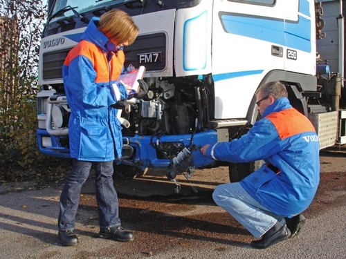 Das Accident and Research Team von Volvo Trucks untersucht vor Ort die Ursachen und Auswirkungen von Lkw-Unfällen.