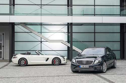 Doppelte Weltpremiere für Mercedes-AMG: Mercedes-Benz S 65 AMG und SLS AMG GT FinaI Edition in Tokio und Los Angeles.