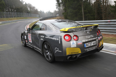 Fahrerlebnis für 295 Euro: als Beifahrer im Nissan GT-R um die Nürburgring-Nordschleife.