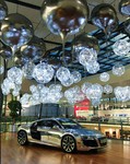 Installation „Light Light“ im Audi-Forum.