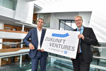 ZF-Vorstandsvorsitzender Dr. Stefan Sommer (re.) und Torsten Gollewski (li.) , Geschäftsführer der neu gegründeten Zukunft Ventures GmbH.