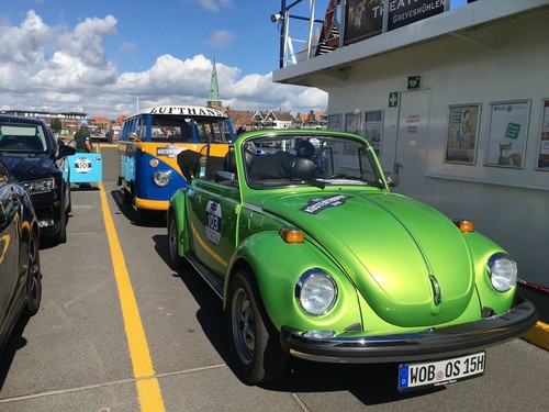 10. OCC-Küstentrophy: Team Volkswagen Classic auf der Fähre im Travemünder Hafen.