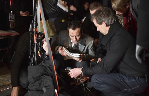 100 Gäste durften mit Jude Law (Bildmitte) den Lexus RX neu in Szene setzen.