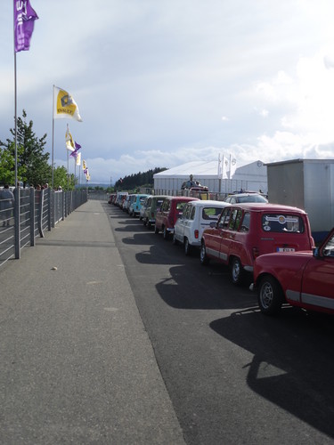 140 Renault 4 kamen auf dem Nürburgring zusammen.