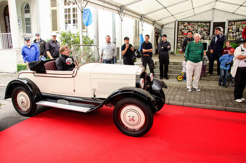 1600 Teilnehmerfahrzeuge wurden beim 14. Klassikertreffen an den Opelvillen 2014 gezählt.