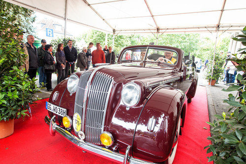 1600 Teilnehmerfahrzeuge wurden beim 14. Klassikertreffen an den Opelvillen 2014 gezählt.