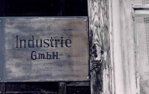 1946 siedelte sich in Herzogenaurach die Industrie GmbH an.