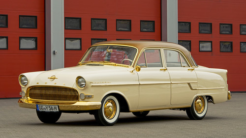 1956 feierte Opel mit diesem goldfarben lackierten Kapitän die Produktion des zweimillionsten Fahrzeugs. 
