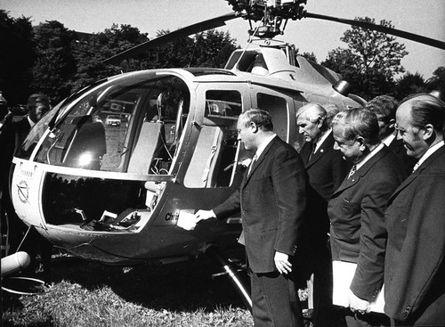 1970: Bundesverkehrsminister Georg Leber und ADAC-Präsident Franz Stadler bei der Taufe von „Christoph 1“.