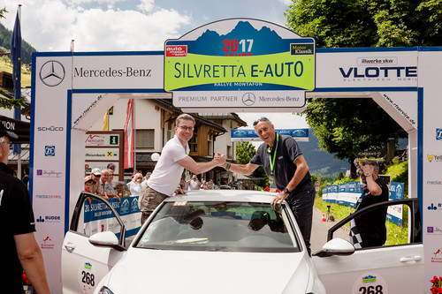 20. Silvretta Classic: Gesamtsieger der Silvretta E-Auto 2017: Dirk Guide (li.) und Hans-Joachim Stuck.
