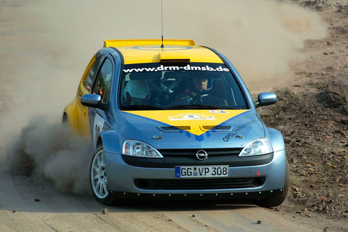 2003 nahmen zwei Opel Corsa 1600 an der Rallye Monte Carlo teil.