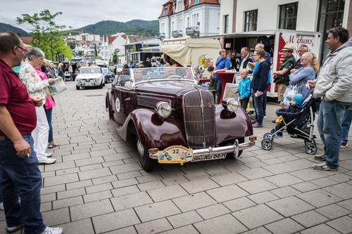 23. ADAC-Oldtimerfahrt Hessen-Thüringen: Opel Roadster Super 6 Gläser Cabrio (1937).