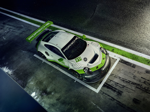  24-Stunden-Rennens auf dem Nürburgring: Der Manthey-Porsche mit der Startnummer 911 steht auf der Pole Position.