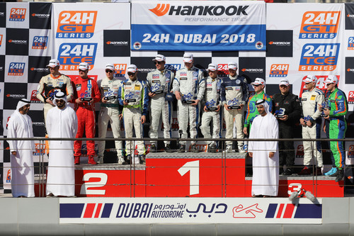 24 Stunden von Dubai: Siegerehrung im Tourenwagen-Klassement.