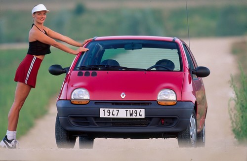 25 Jahre Renault Twingo: Als sportliche Damen und Autos noch keine politisch unkorrekte Gruppierung bildeten.