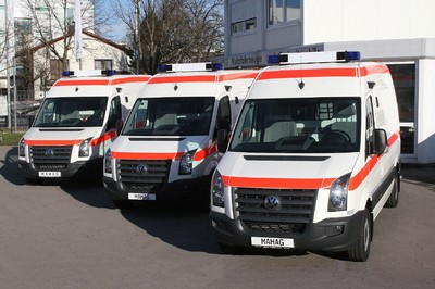 30 Krankentransportwagen auf Basis des Volkswagen Crafter verstärken künftig den Katastrophenschutz in Bayern.