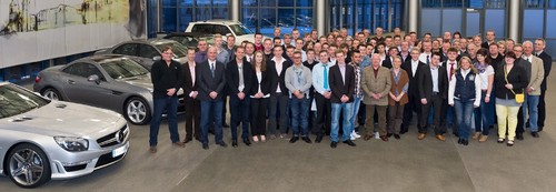 40 Jungfacharbeiter und acht Studenten der Dualen Hochschule haben den erfolgreichen Abschluss ihrer Prüfungen im Mercedes-Benz Werk Bremen gefeiert.