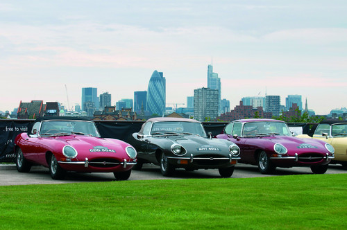 50 Jaguar E-Type fuhren durch London.
