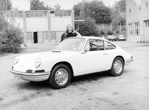 50 Jahre Porsche 911: Der 911 T8 im Werkshof, Prototyp 901-1 von 1964.