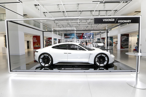 &quot;70 Jahre Porsche Sportwagen&quot; im &quot;Drive&quot;-Forum des Volkswagen-Konzerns in Berlin: Porsche Mission E.