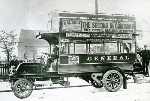 Ab 1904 baute Büssing insgesamt 400 Fahrgestelle für England, die als Unterbau für die ersten Londoner Oberdeck-Omnibusse dienten.