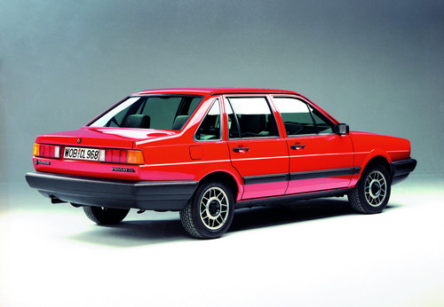 Ab 1985 hieß der VW Santana ebenfalls Passat und bot neben Schrägheck und Variant eine weitere Karosserie-Alternative