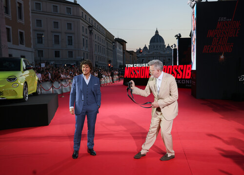 Abarth begleitete in Rom die Weltpremiere des Films „Mission: Impossible – Dead Reckoning Teil Eins“ mit Tom Cruise am roten Teppich.