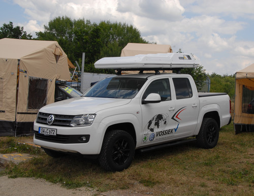 Abenteuer &amp; Allrad 2014 in Bad Kissingen: Volkswagen Amarok mit Dachzelt von Vossiek.