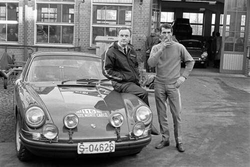 Abfahrt zur Rallye Monte Carlo 1968: Vic Elford (r.) und Copilot David Stone am 911 T 2,0 Coupé.