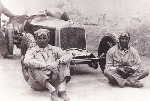 Achille Varzi (l.) und Tazio Nuvolari (1930).