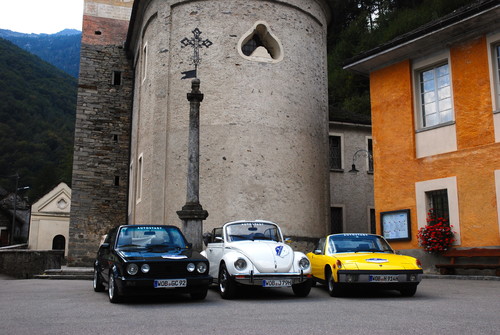 ADAC Europa Classic 2018 (v.l.): VW Golf I Cabriolet (1992), VW Käfer 1303 LS Cabriolet (1979) und Porsche 914/6 (1970) aus der Autostadt.