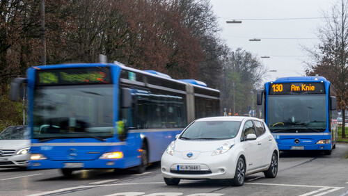 ADAC-Monitor „Mobil in der Stadt“: Anders als die Pkw-Fahrer sind die Nutzer des ÖPNV insgesamt zufrieden mit der Verkehrssituation.