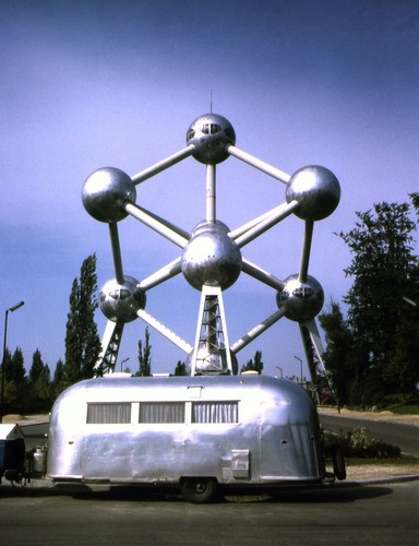 Airstream und das Atomium in Brüssel.