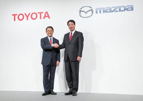 Akio Toyoda (links) und Masamichi Kogai
