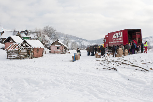 Aktion Weihnachtstrucker von ATU in Rumänien.