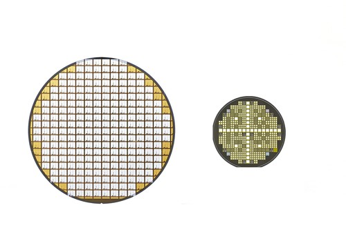 Aktueller (links) und geplanter Transistor in der Leistungsregelung (PCU) von Toyota-Hybridmodellen.