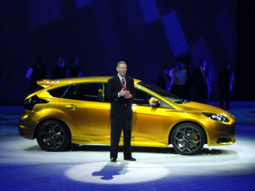 Alan Mulally, Ford-CEO mit dem neuen Focus ST.