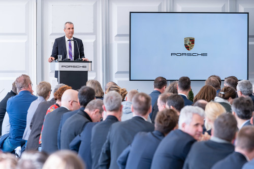Albrecht Reimold, Vorstand für Produktion und Logistik der Porsche AG, spricht bei der offiziellen Grundsteinlegung der fünften Werkserweiterung am Porsche Standort Leipzig.