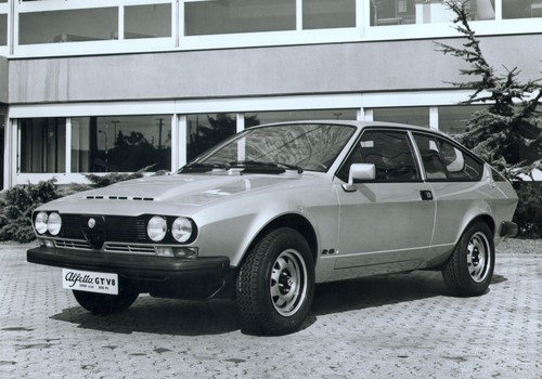 Alfa Romeo Alfetta GTV 2.6i V8 (1977).