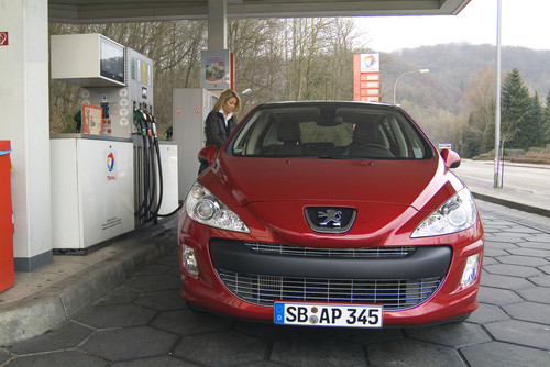Alle Peugeot-Benzinmodelle ab Produktionsjahr 2000 vertragen den Kraftstoff E10.
