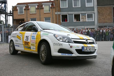 Alois Scheidhammer im Opel Astra GTC.
