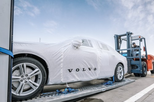 Als erster Automobilhersteller exportiert Volvo in China produzierte Fahrzeuge über die neue „One Belt, One Road“-Handelsroute auf der Schiene nach Europa. 
