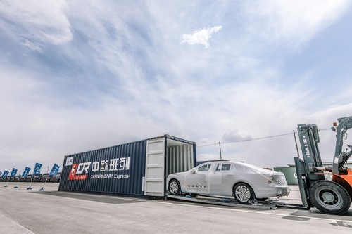 Als erster Automobilhersteller exportiert Volvo in China produzierte Fahrzeuge über die neue „One Belt, One Road“-Handelsroute auf der Schiene nach Europa. 