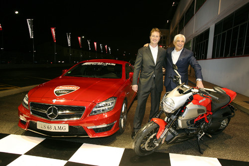 AMG-Geschäftsführer Ola Källenius (links) und Ducati-Chef Gabriele del Torchio gaben weitere Details der Marken-Partnerschaft bekannt.