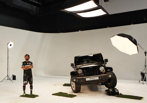 Andrea Pirlo bei Werbekampagne Jeep Wrangler.