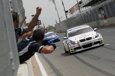 Andy Priaulx gewann in Marrakesch den vierten WTCC-Lauf vor Yvan Muller im Chevrolet Cruze.