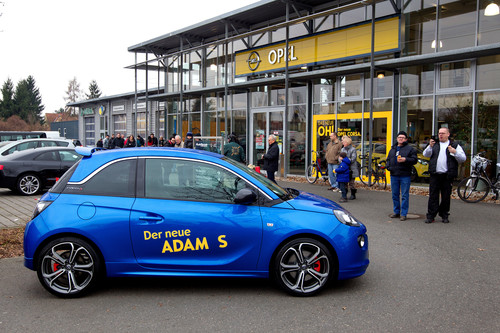 Angrillen bei den Opel-Händlern mit Premiere des neuen Corsa.
