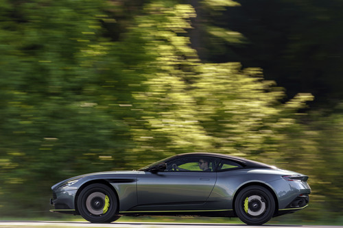 Aston Martin DB 11 Signature Edition.