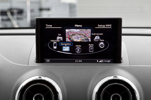 Audi A3: Der ausfahrbare Bildschirm ist flach wie ein Tablet - 11 Millimeter.