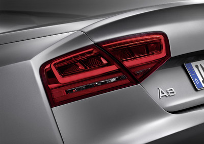 Audi A8: Die neuen LED-Rücklichter ziehen das Heck optisch in die Breite.